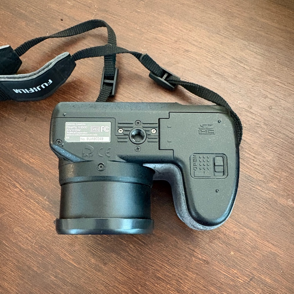 Fujifilm FinePix S1500 10.0MP 12x Zoom Bridge Digital Camera Black Tested - Picture 4 of 9